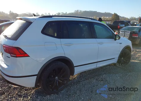 2020 Volkswagen Tiguan 2.0T Se/2.0T Se R-Line Black/2.0T Sel z USA, uszkodzony, nr VIN 3VV2B7AX4LM174180